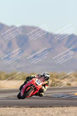 media/Dec-07-2025-CVMA (Sun) [[3e7d2de5dc]]/Race 16-Formula Middleweight/